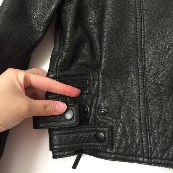 Cropped leather jacket - Picture 8 of 9